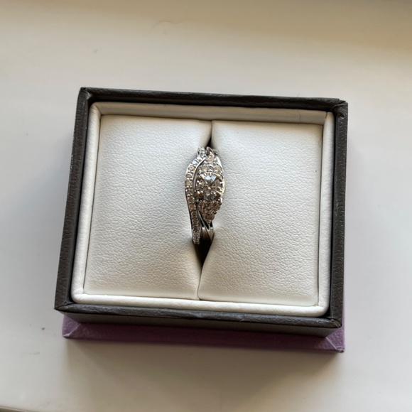 Engagement and wedding band set - Picture 4 of 7